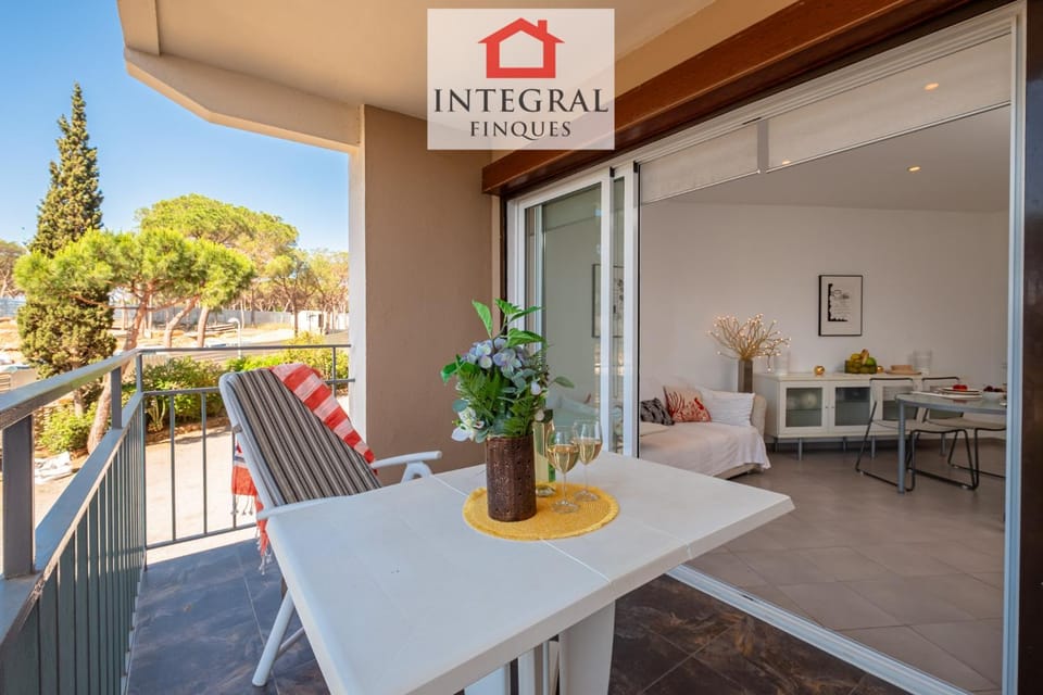 Day, View (from property/room), Balcony/Terrace, Living room, Dining area
