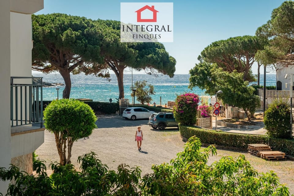 Nearby landmark, Day, Beach, Sea view, Parking