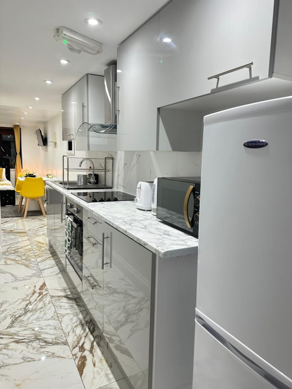 Kitchen or kitchenette, Dining area, stove
