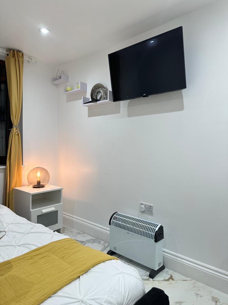 TV and multimedia, Photo of the whole room