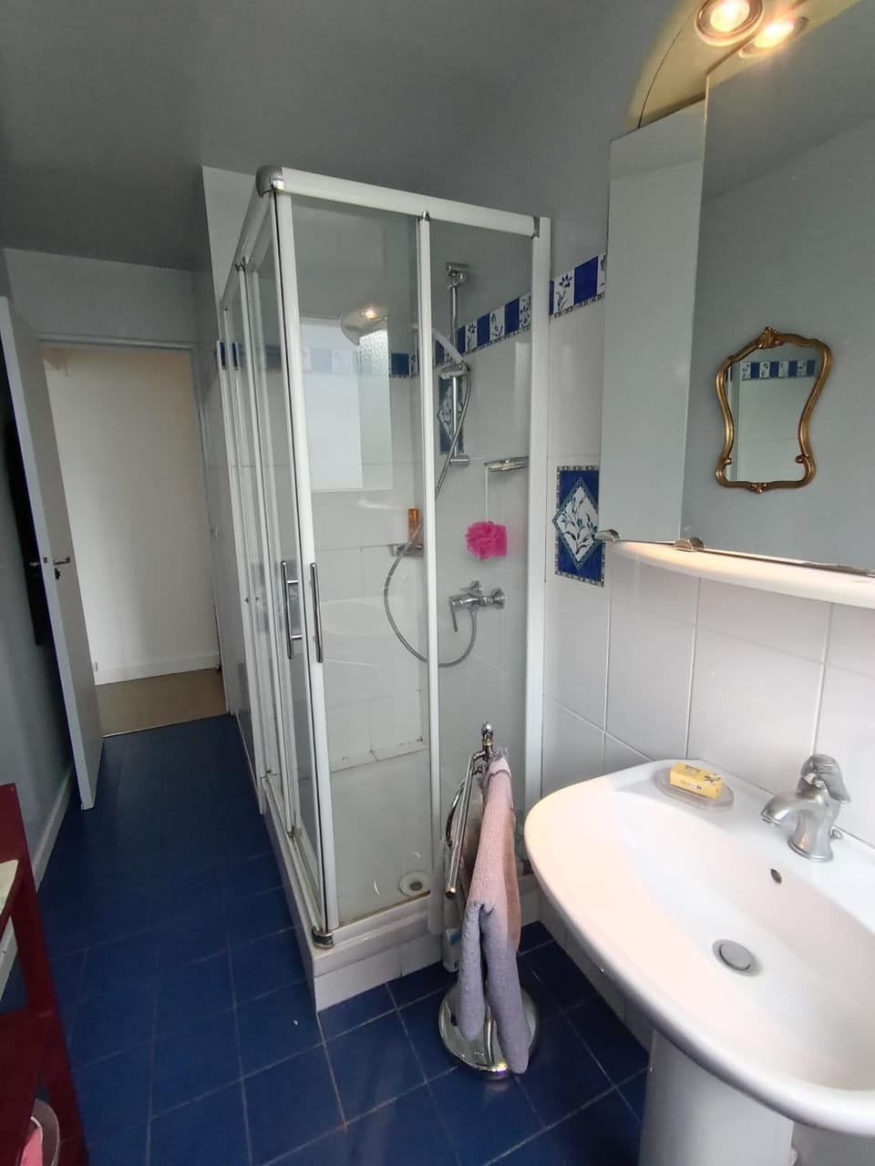 Chambres COSY PARIS CENTRE au Pied du metro Vacation rental in Paris