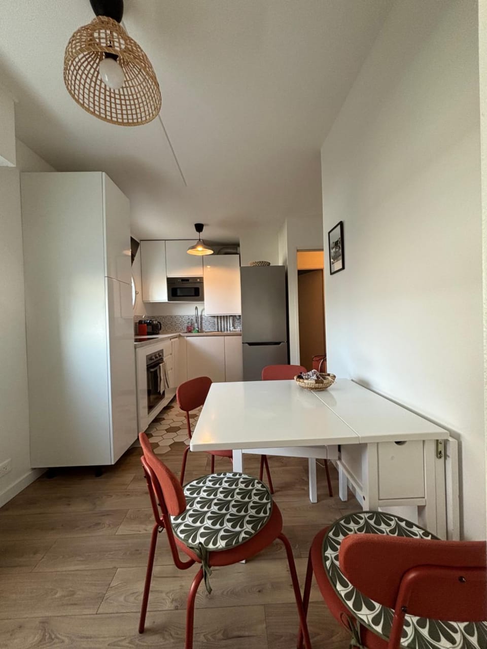 Kitchen or kitchenette, Decorative detail, Dining area, oven, stove