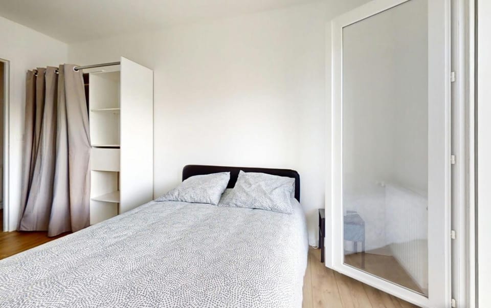 Bed, Balcony/Terrace, wardrobe