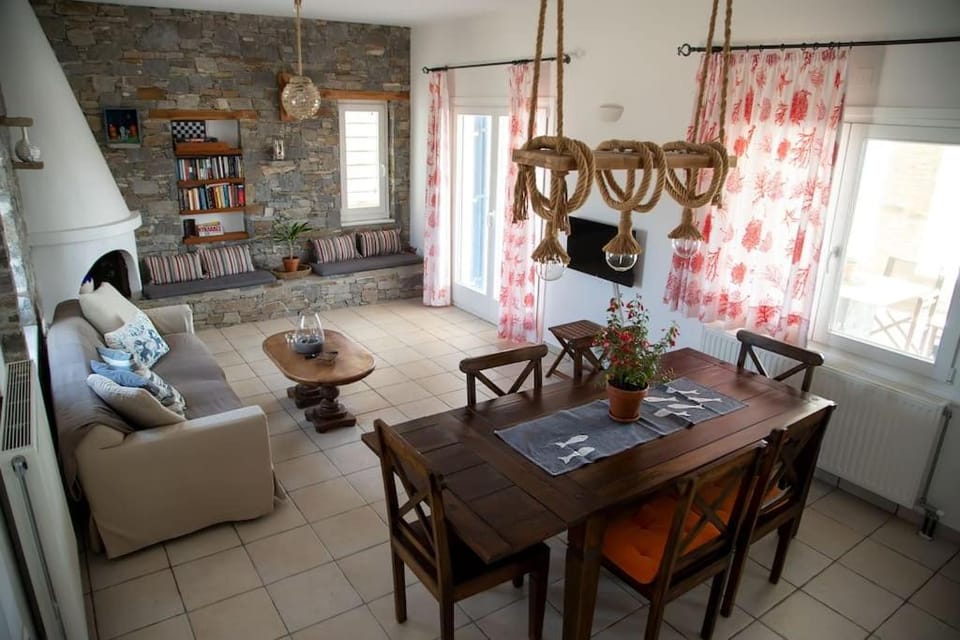 Communal lounge/ TV room, Living room, Seating area, Dining area