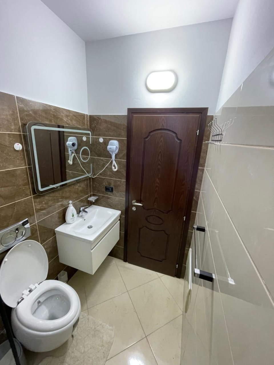 Shower, Toilet, towels