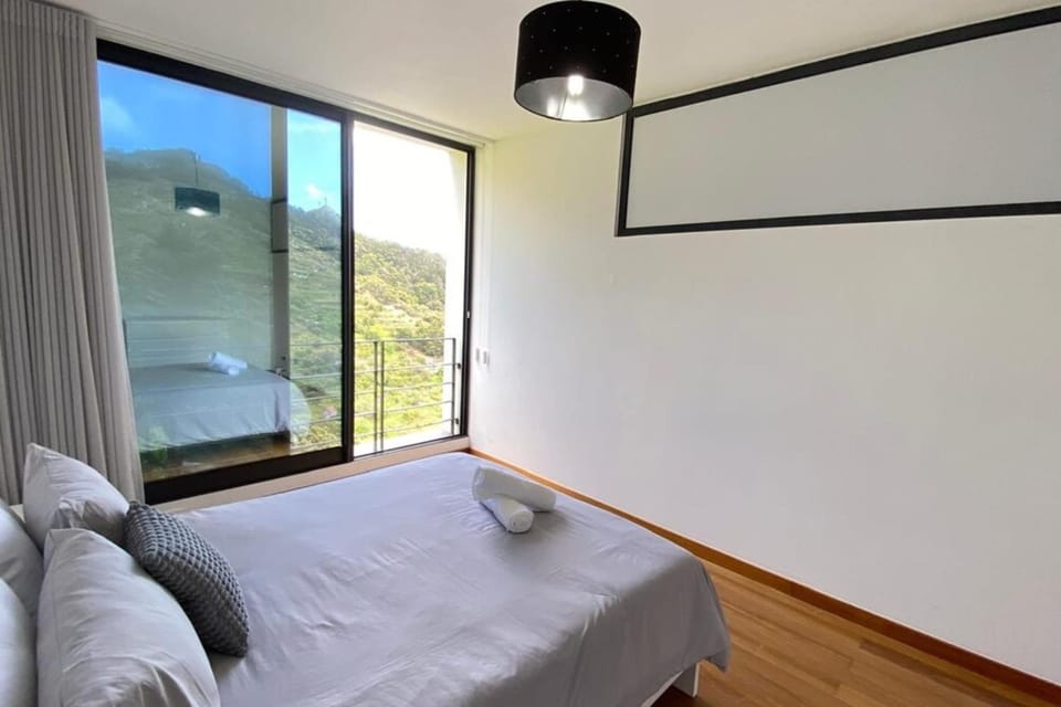 Bed, Bedroom, Mountain view
