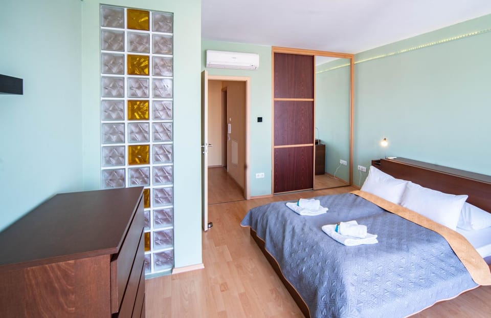Bed, Photo of the whole room, Bedroom, towels, wardrobe