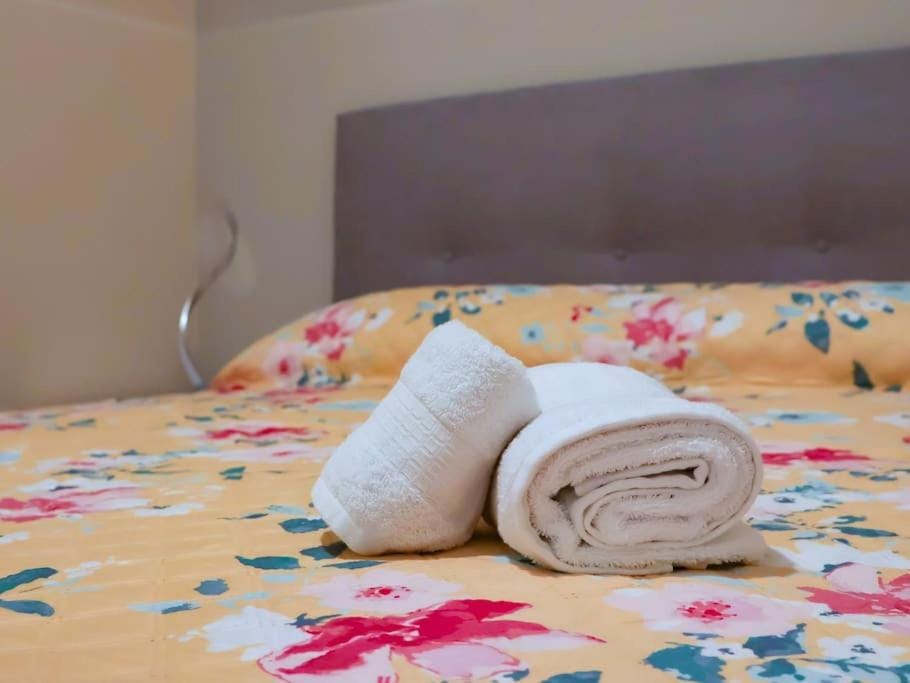 Bedroom, towels