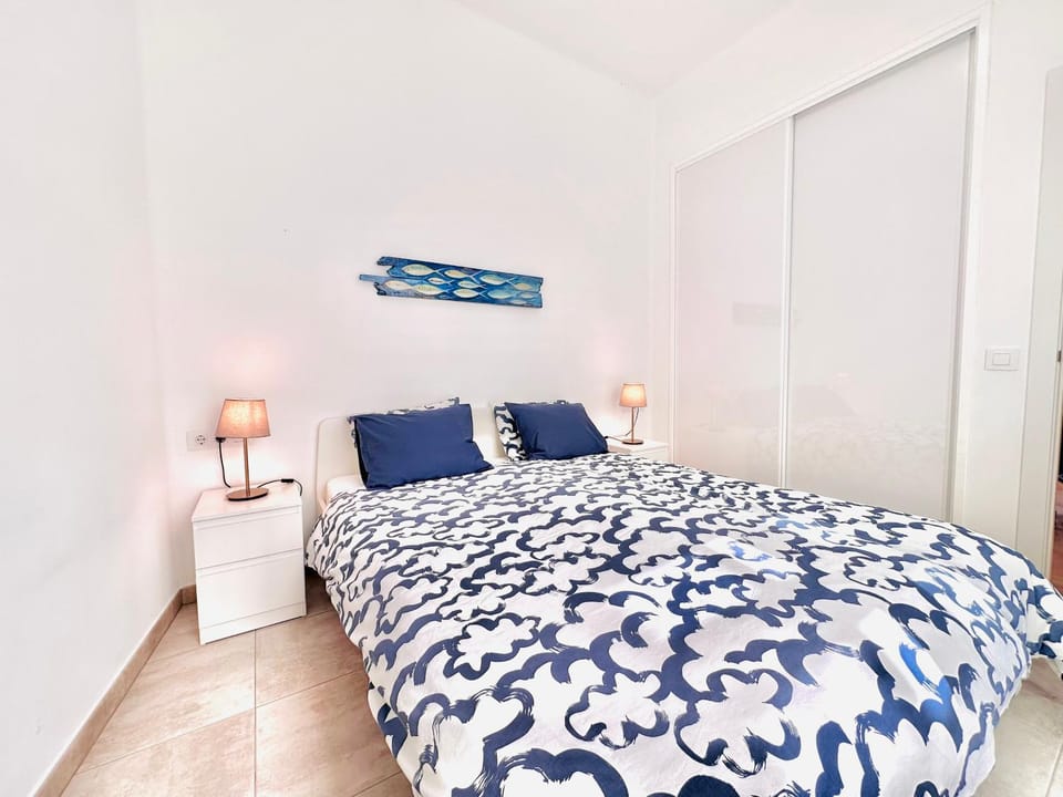 Bedroom, wardrobe