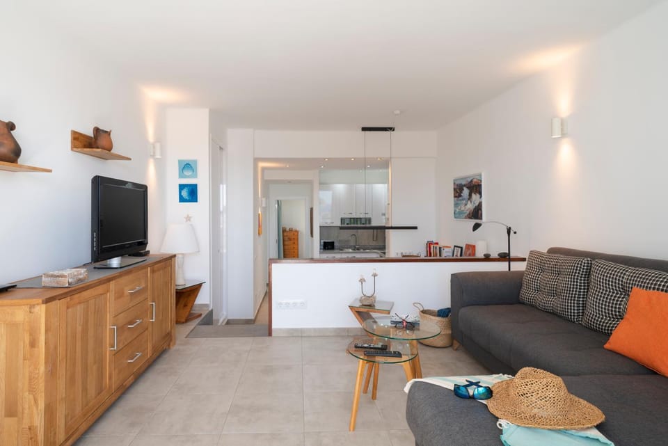 TV and multimedia, Kitchen or kitchenette, Living room