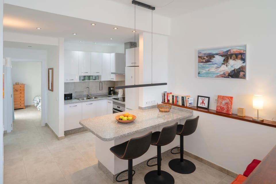 Kitchen or kitchenette, Dining area, oven, stove