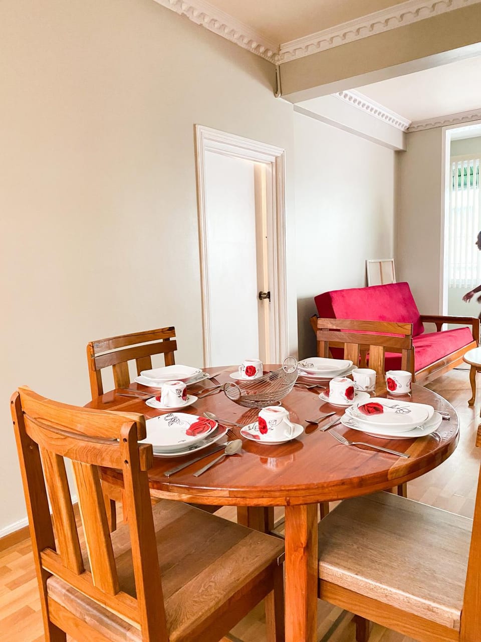 TV and multimedia, Living room, Seating area, Dining area