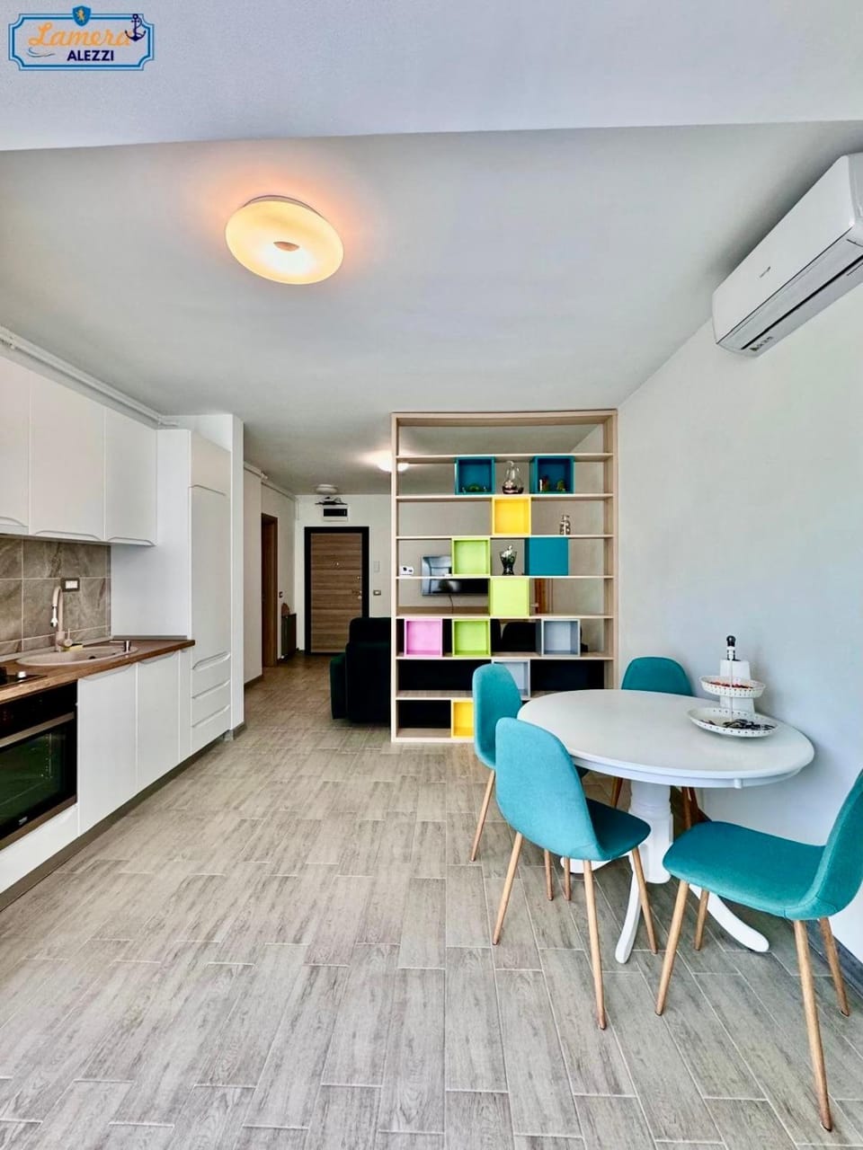 Kitchen or kitchenette, Dining area, oven, stove