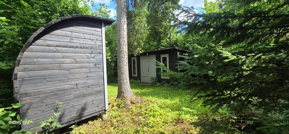 Lepakäbi metsamajakesed Campground/ 
RV Resort in Estonia