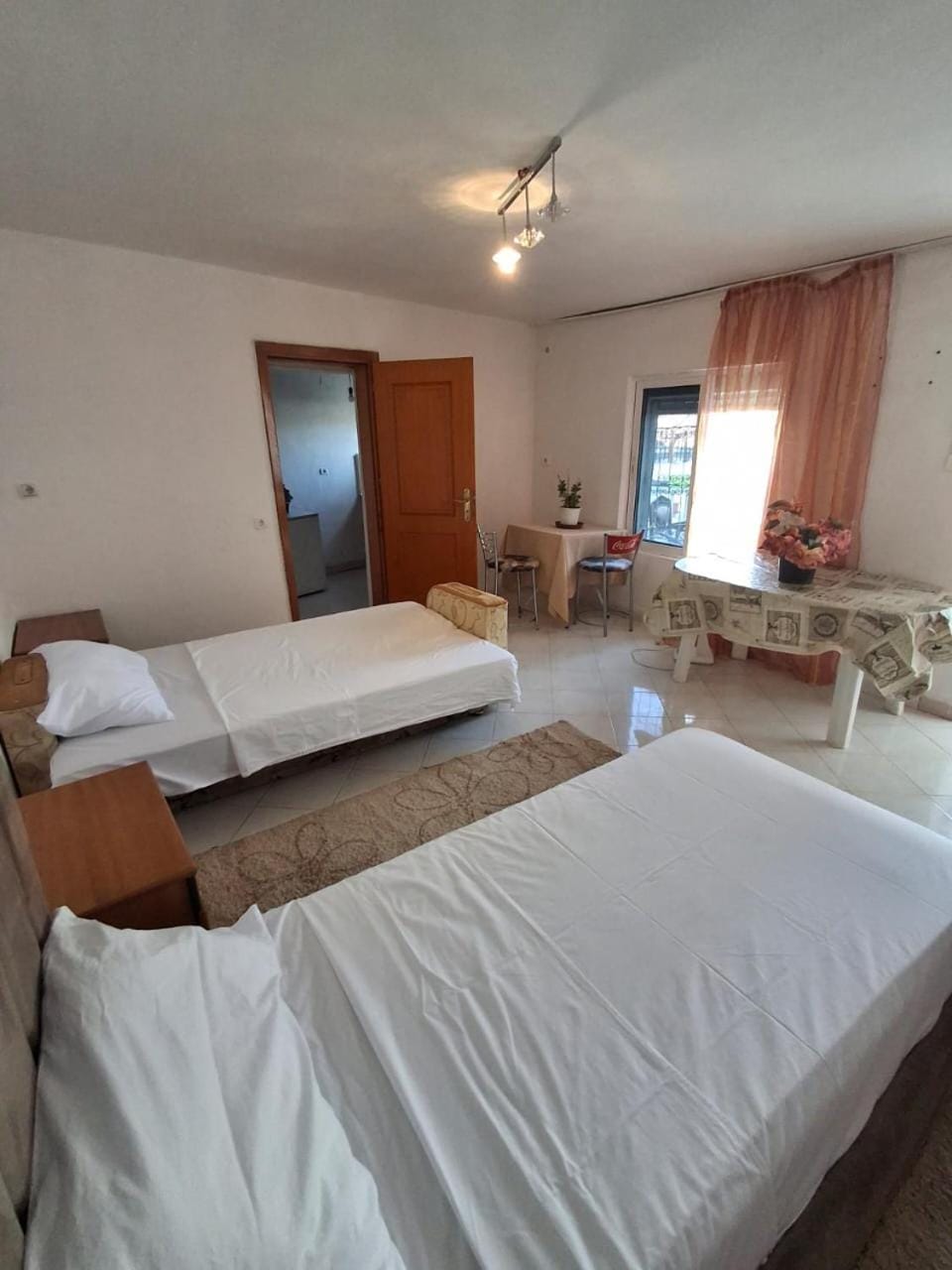 Bed, Living room, Photo of the whole room, Seating area, Bedroom
