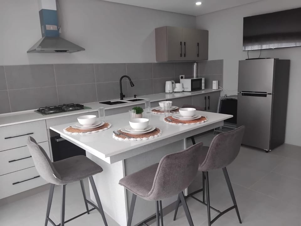 Coffee/tea facilities, Dining area, stove