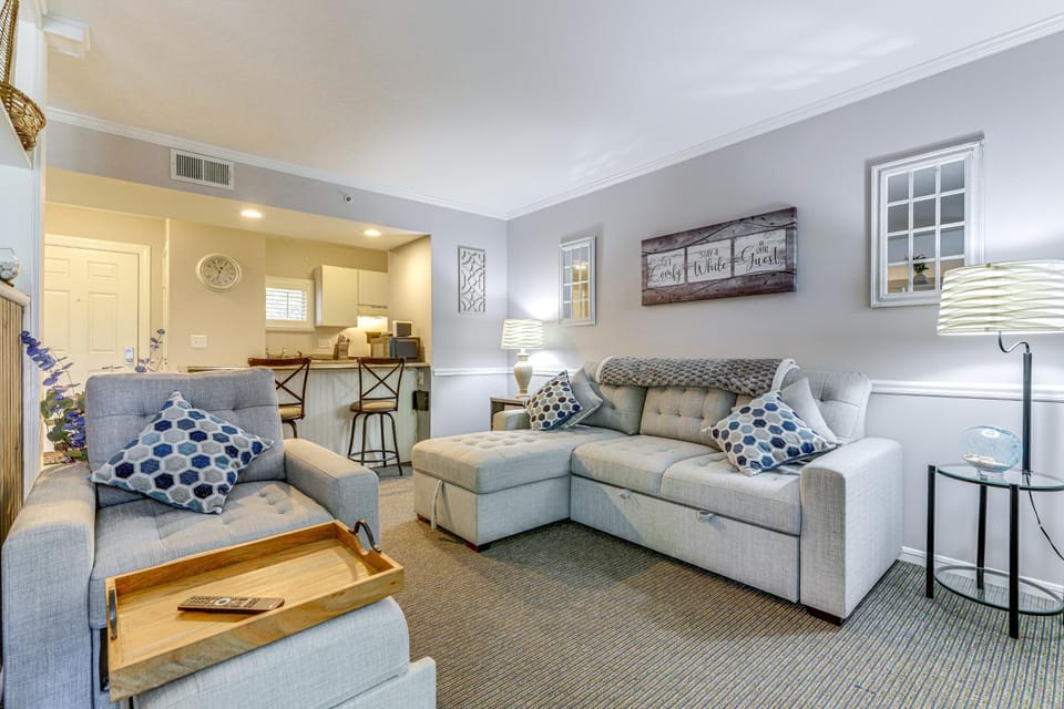 Golf Course Views & Pool Access! Norwich Studio Apartment in Norwich
