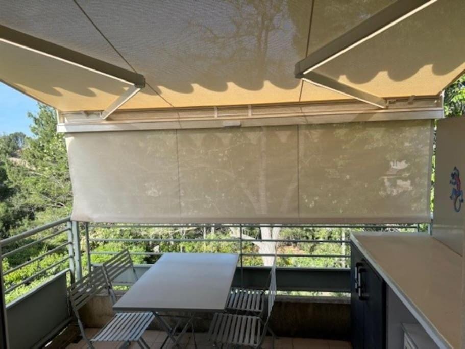 Cocon terrasse piscine Apartment in Villeneuve-lès-Avignon