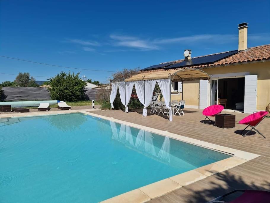 Les glycines-piscine à débordement Villa in French Riviera