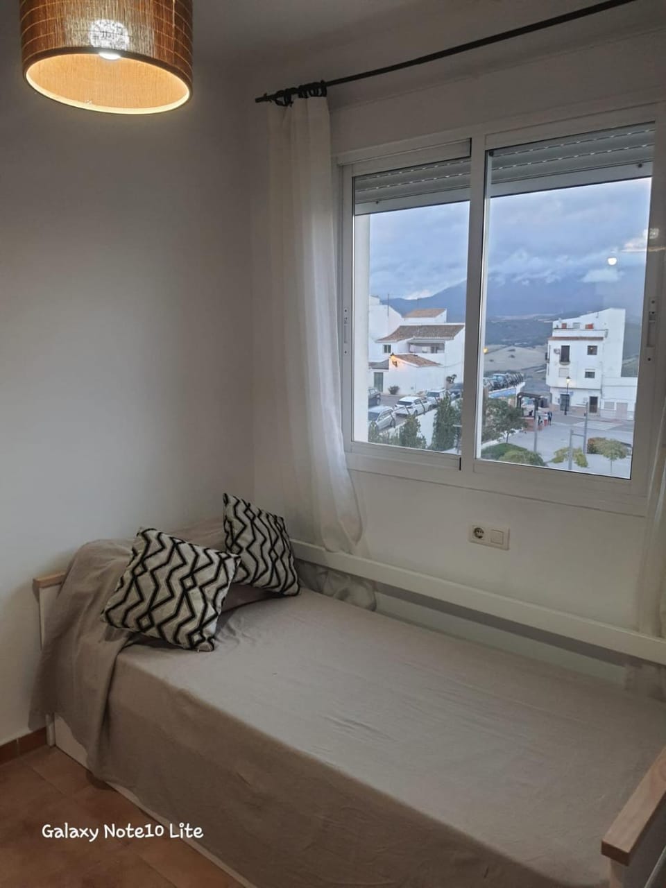 Bedroom, Mountain view