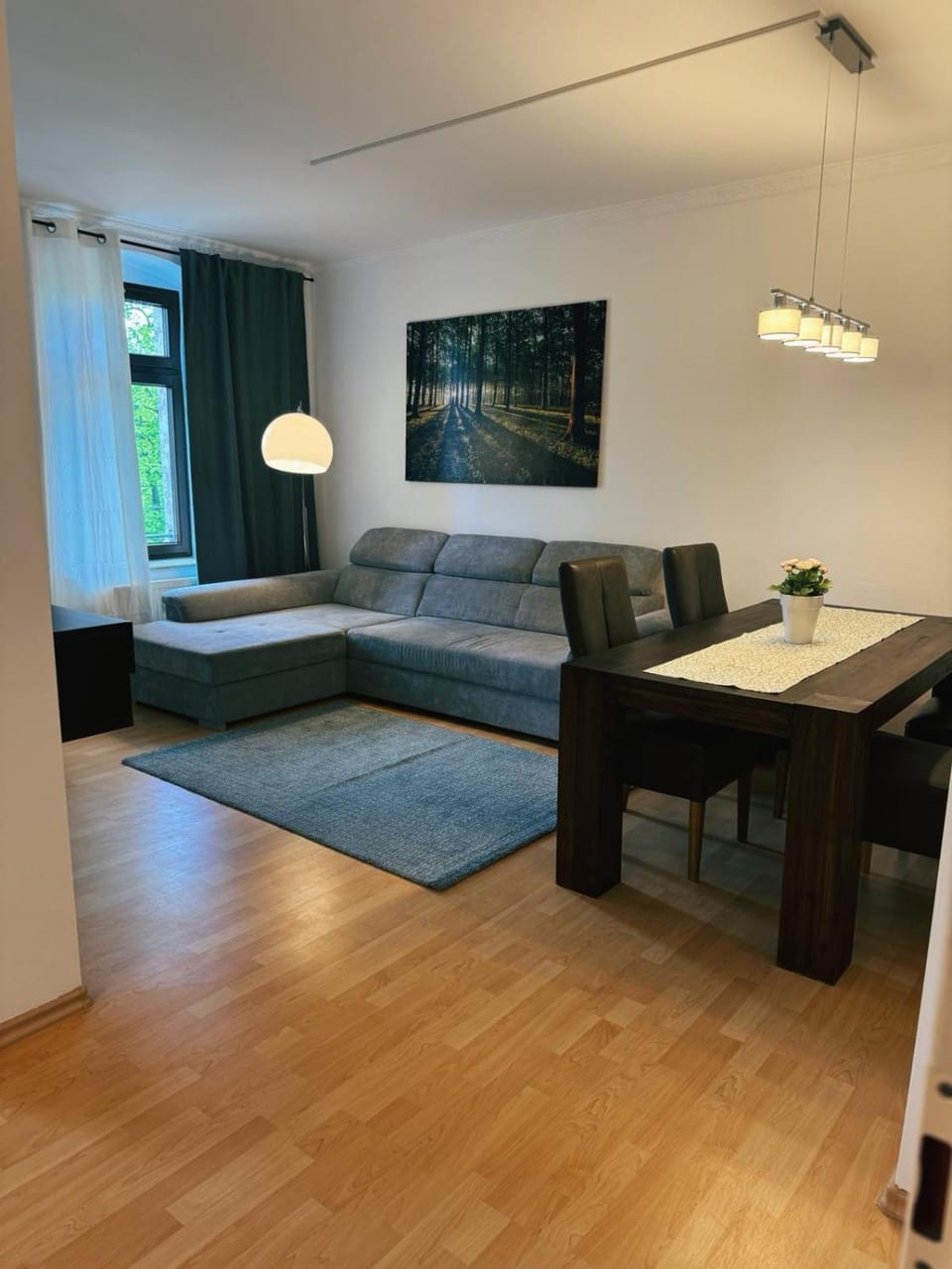 Bed, TV and multimedia, Living room, Photo of the whole room, Seating area, Dining area