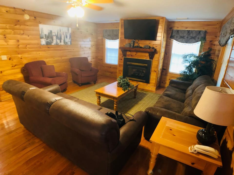 Briarstone Lodge Condo 13D by Eden Crest Apartment in Pigeon Forge