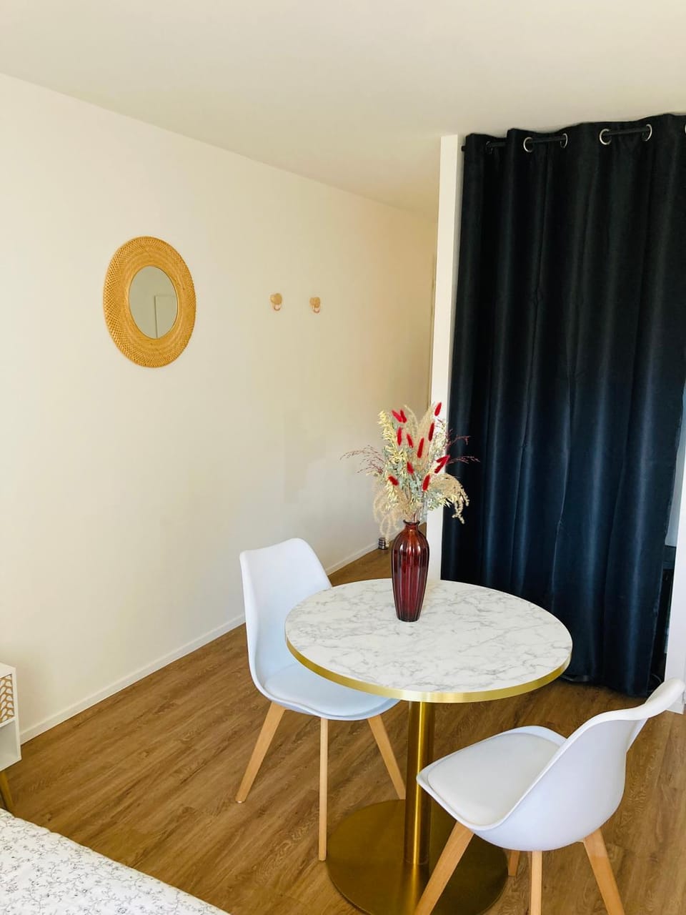 Seating area, Dining area