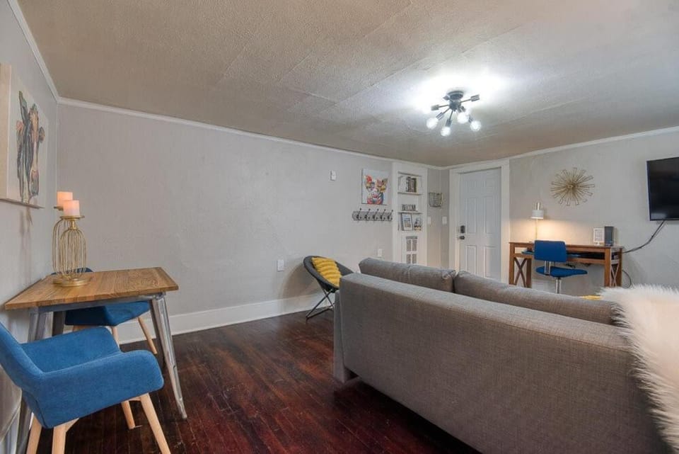 #StayinMyDistrict Heritage House Pet Friendly Apartment Apartment in Coos Bay