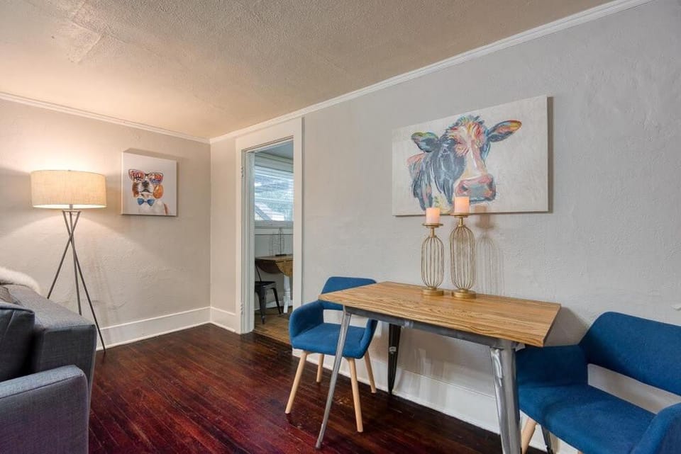 #StayinMyDistrict Heritage House Pet Friendly Apartment Apartment in Coos Bay