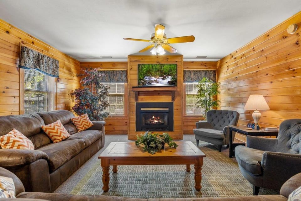 Poplar Point Condo Unit 12F by Eden Crest Apartment in Pigeon Forge