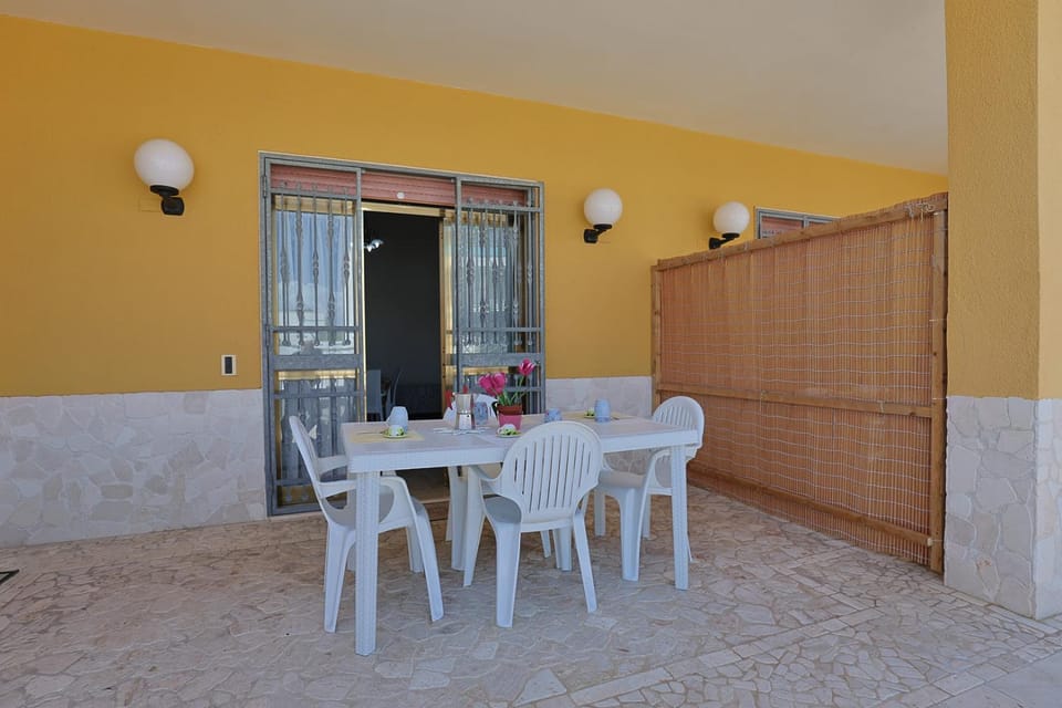 Patio, Garden, Dining area