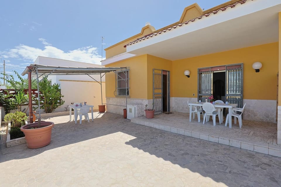 Property building, Patio, Day, Garden, View (from property/room), Balcony/Terrace