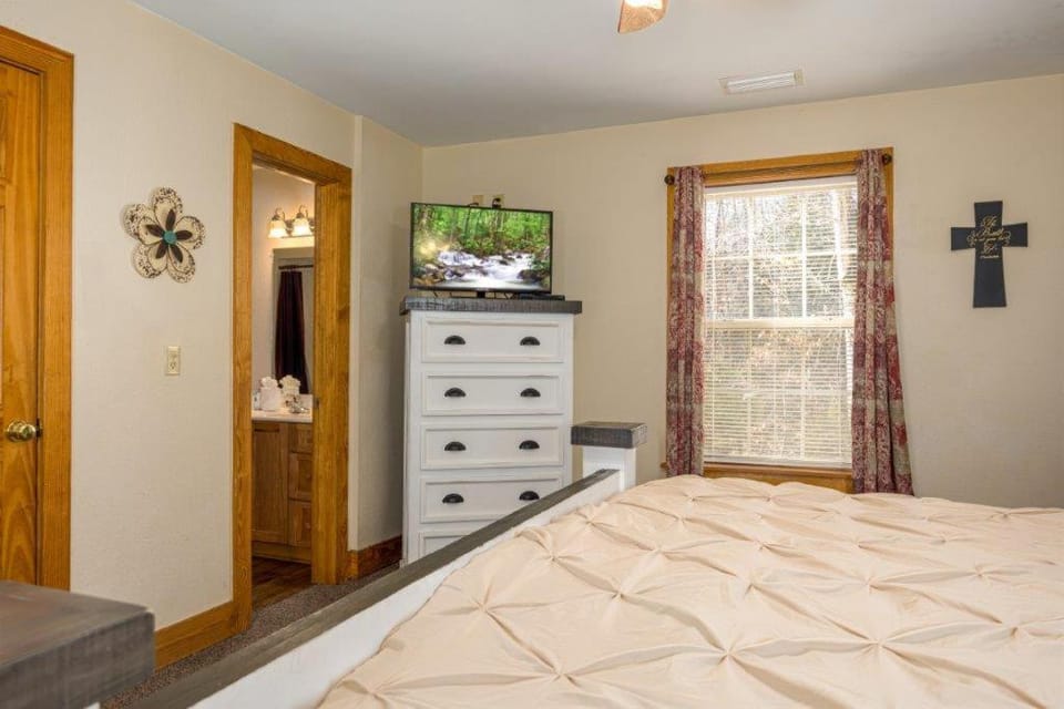 Briarstone Lodge Condo 13E by Eden Crest Apartment in Pigeon Forge