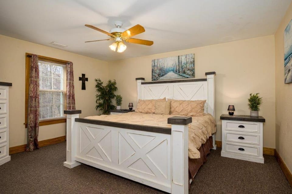 Briarstone Lodge Condo 13E by Eden Crest Apartment in Pigeon Forge