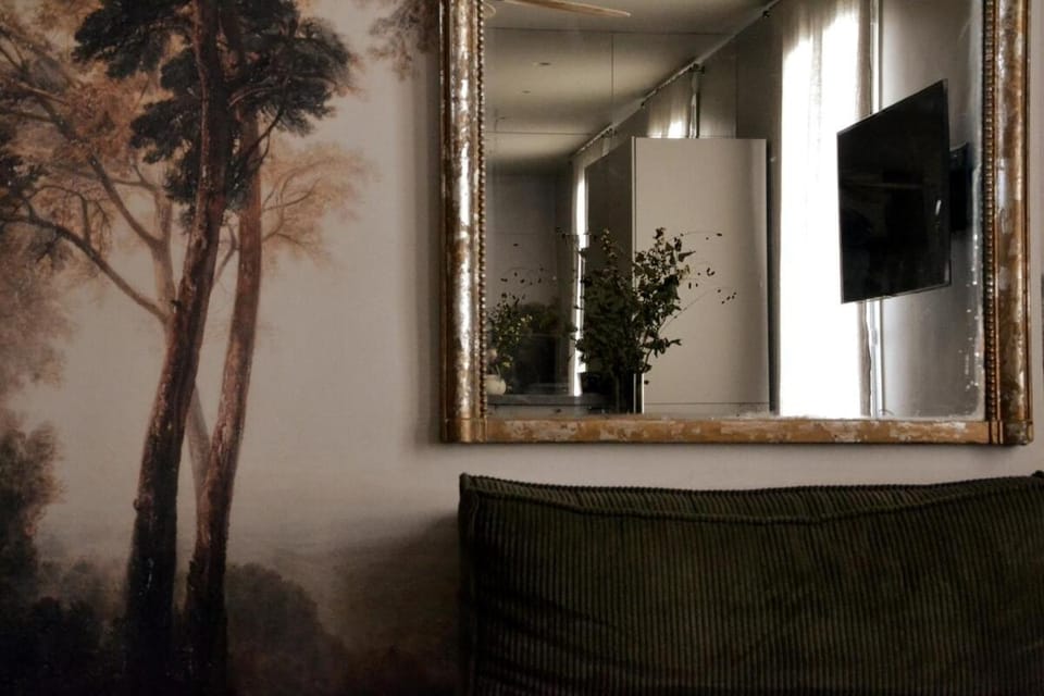 Eiffel Tower Paris in Love Apartment in Paris