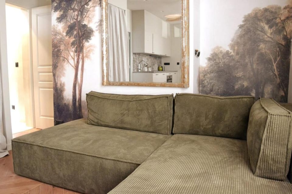 Eiffel Tower Paris in Love Apartment in Paris