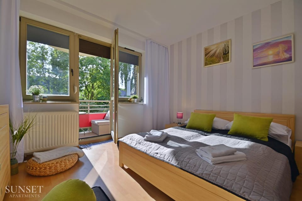 Bed, Living room, Photo of the whole room, Seating area, internet, towels
