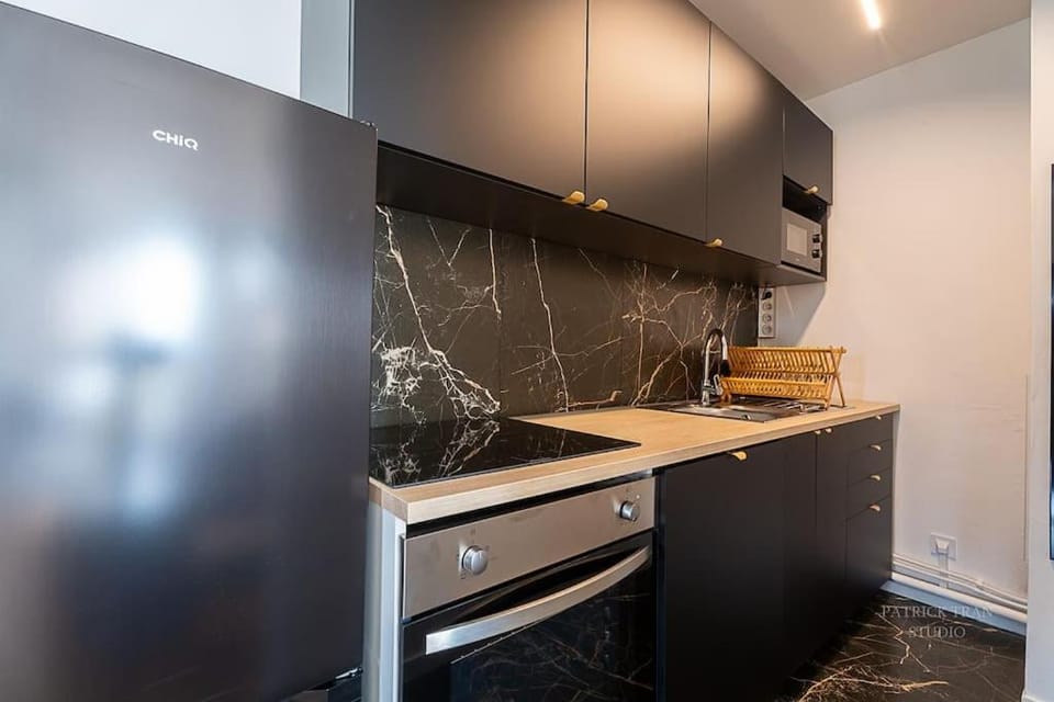 Kitchen or kitchenette, dishwasher, oven, stove