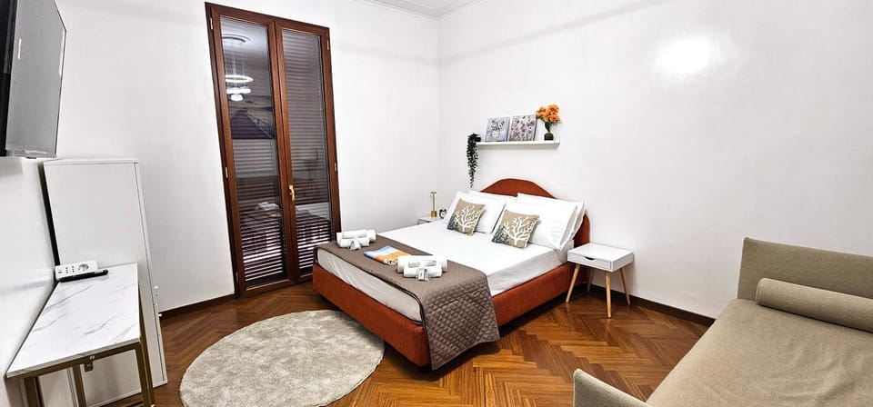 Bed, TV and multimedia, Seating area, Bedroom, towels, wardrobe, air conditioner