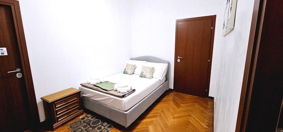 Bed, Photo of the whole room, Bedroom, towels, air conditioner