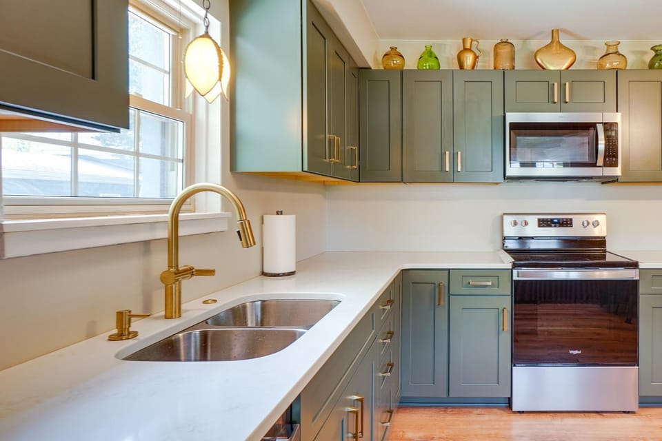 Walkable Thiensville Retreat Near Hiking! House in Wisconsin