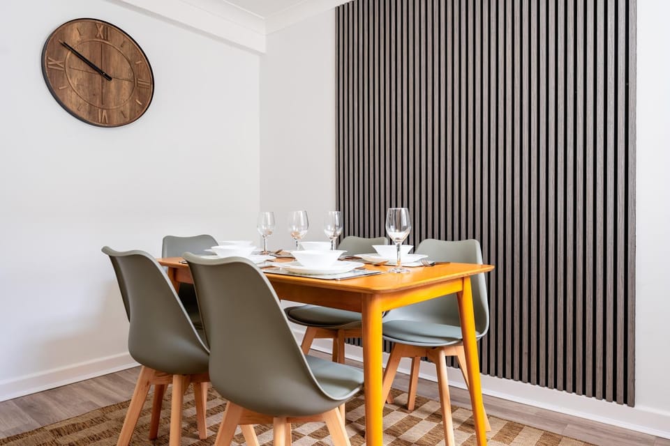 Seating area, Dining area
