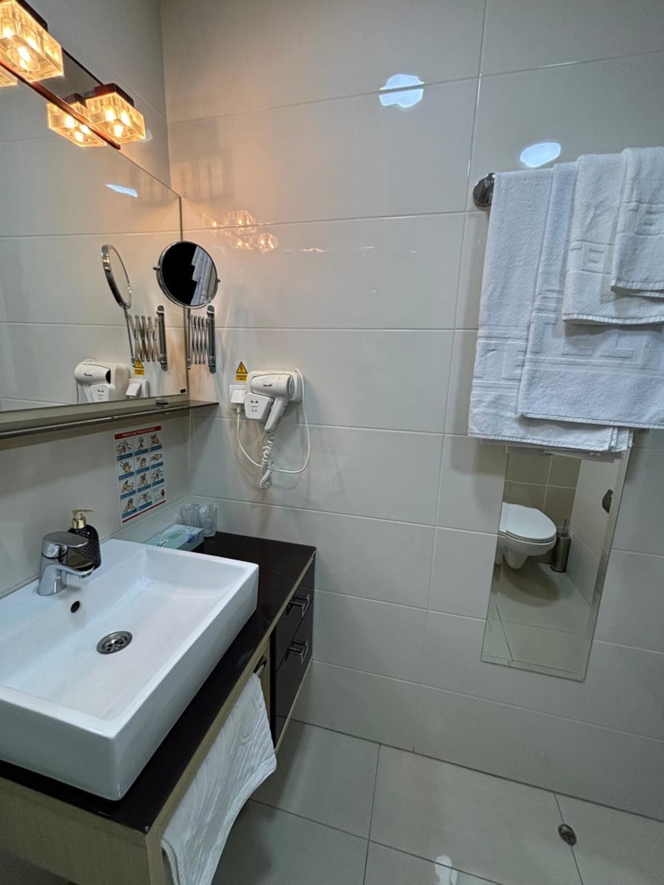 Shower, Toilet, towels