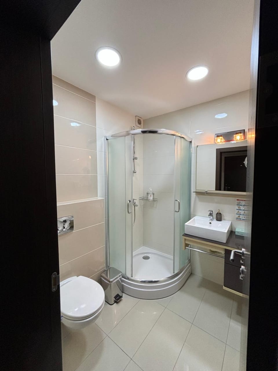 Shower, Toilet, Bathroom, towels