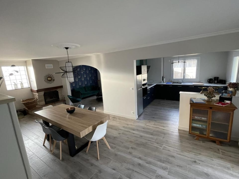 Gîte élégant avec grand jardin privé, idéalement situé près des châteaux et activités, tout inclus - FR-1-491-358 House in Centre-Val de Loire