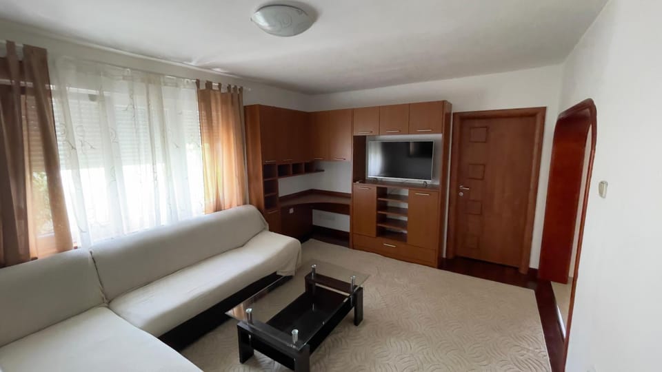 Living room, Photo of the whole room