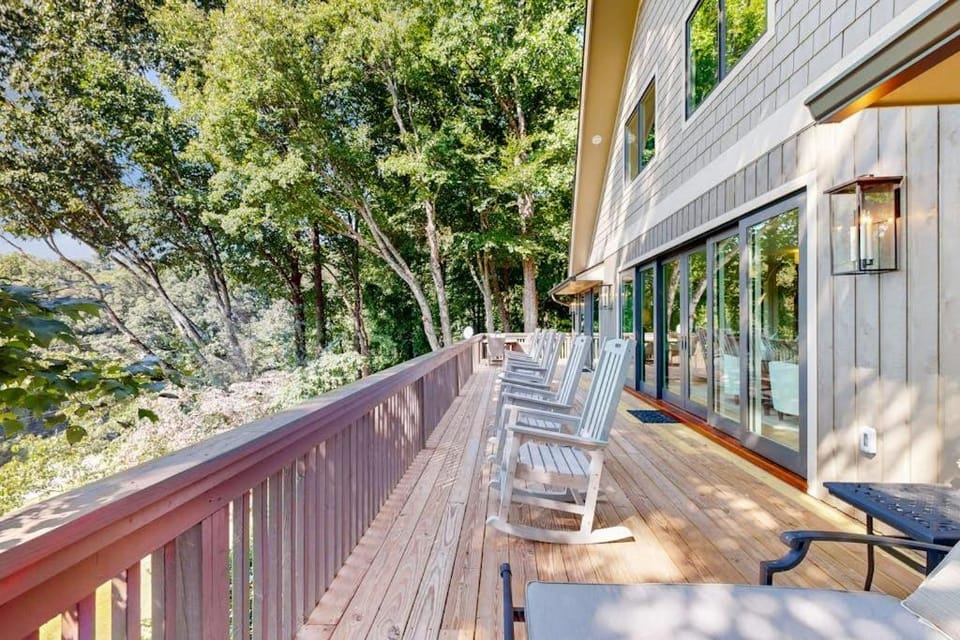 Valley View Lodge at Camp Rockmont House in Black Mountain