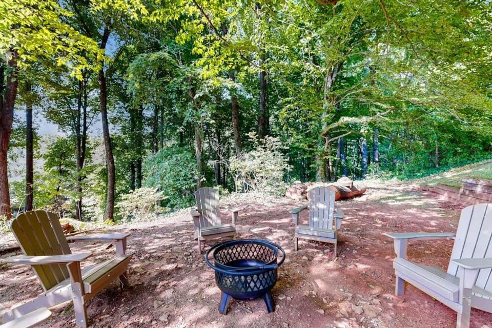 Valley View Lodge at Camp Rockmont House in Black Mountain