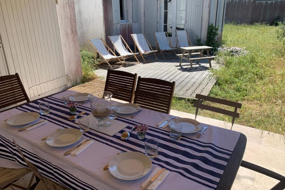 Spacious house close to the beach with terrace House in La Couarde-sur-Mer