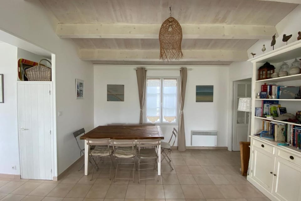 Spacious house close to the beach with terrace House in La Couarde-sur-Mer